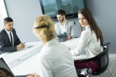 Ofisteki iş adamları.