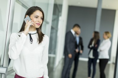 ofiste güzel bir kadın