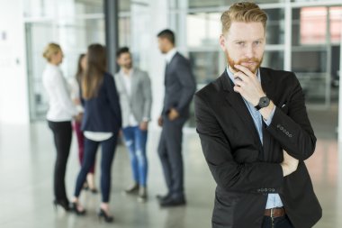 genç yakışıklı işadamı