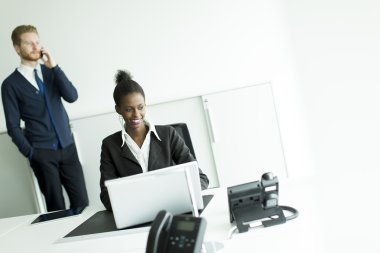 Ofisteki iş adamları.