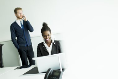 Ofisteki iş adamları.