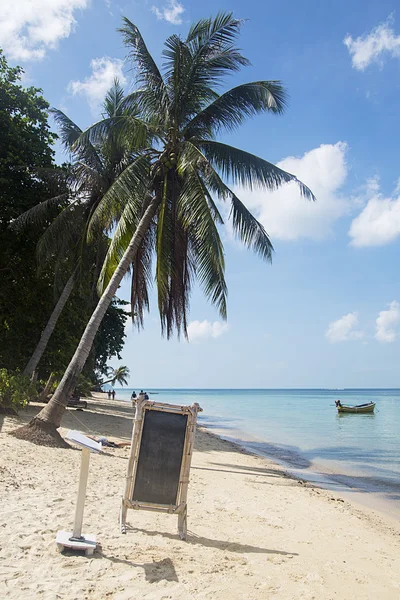 Empty signboard on the beach — Stock Photo, Image