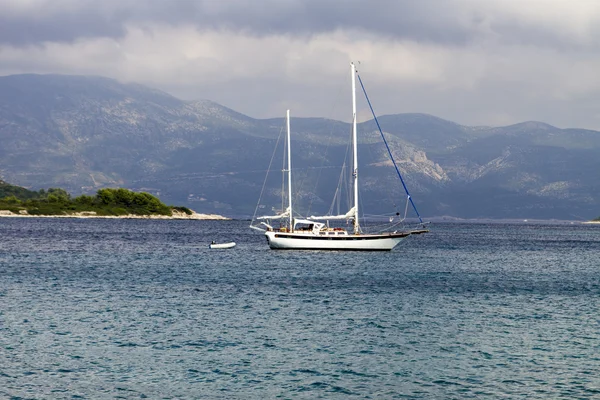 Barca a vela al mare in Croazia — Foto Stock