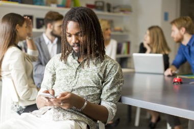 Ofisteki iş adamları.