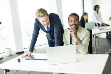 birlikte çalışan iş adamları