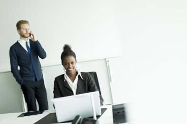 Ofisteki iş adamları.