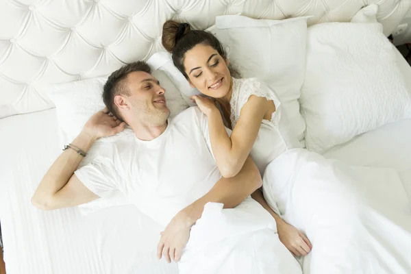 Young couple in bed — Stock Photo, Image