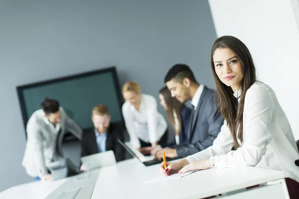 Gente de negocios en la oficina — Foto de Stock