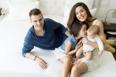 küçük mutlu bir aile