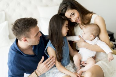 küçük mutlu bir aile