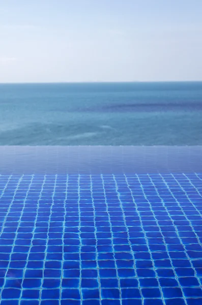 Superfície de água da piscina — Fotografia de Stock