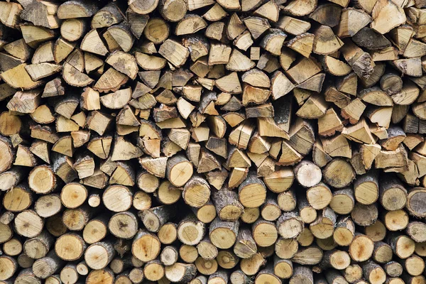 Pile de bois à l'extérieur — Photo