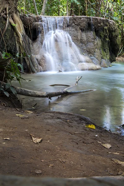 Vodopády Erawan v Thajsku — Stock fotografie
