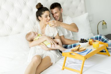 Anne bebek kahvaltı ile