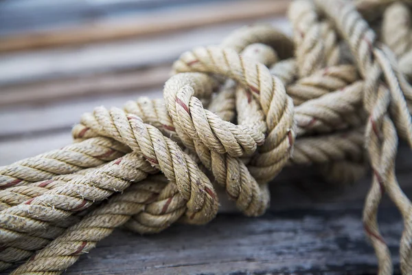 Rope tied on a boat — Stock Photo, Image