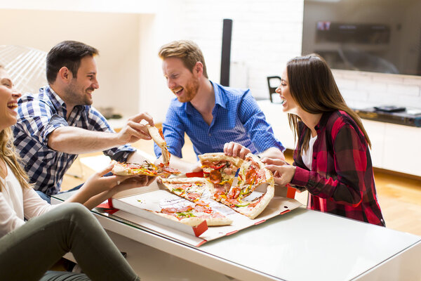 Friends eating pizza