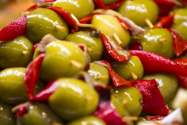 Olivolja sallad på marknaden — Stockfoto