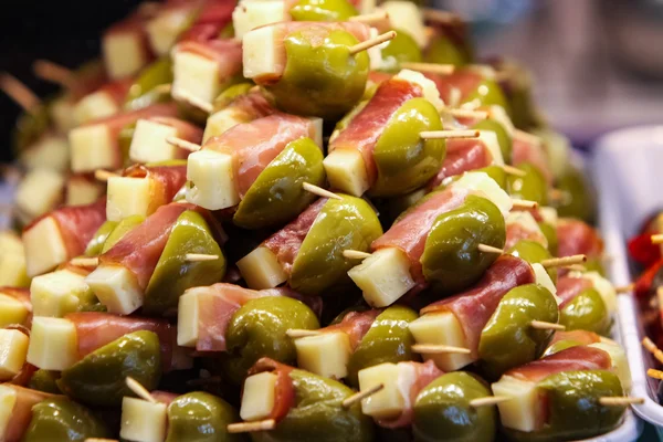 Оливковий салат на ринку — стокове фото