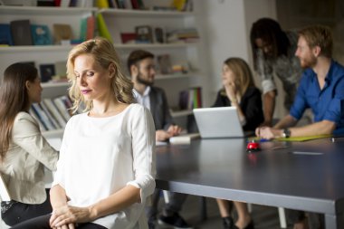 Ofisteki iş adamları.