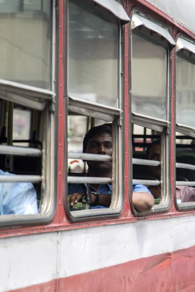 Passageiro no ônibus em Mumbai, Índia — Fotografia de Stock