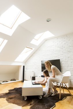 Laptop küçük kız