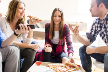 Pizza Yiyen Arkadaşlar