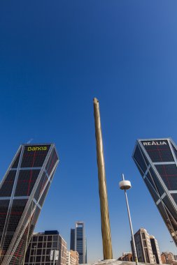 Madrid, İspanya 'da Puerta de Europa Kuleleri ile Plaza De Castilla