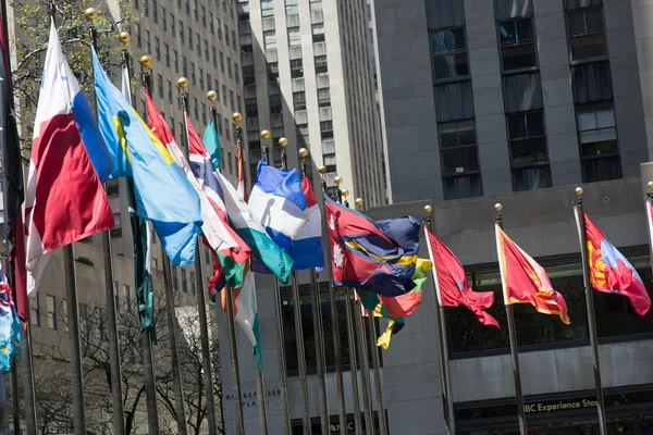 Vista de flagpoles em Nova York — Fotografia de Stock