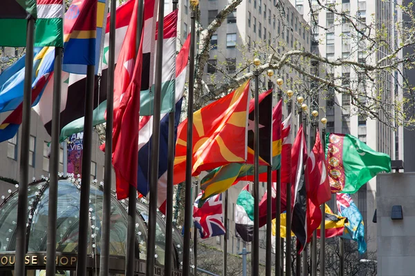 Vista de los asta de la bandera en Nueva York — Foto de Stock