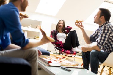 Pizza Yiyen Arkadaşlar