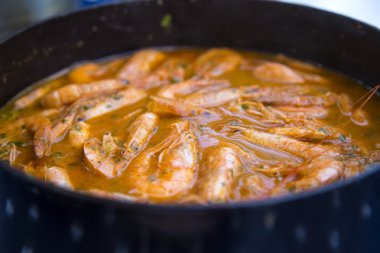 Baharatlı karides çorbası