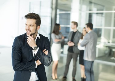 genç yakışıklı işadamı