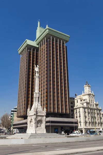 Plaza de colon (columbus torg) i madrid, Spanien — Stockfoto