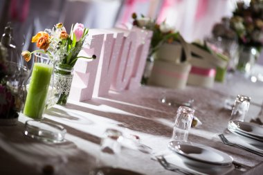 Çiçekli düğün süsü.