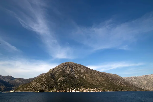 Blick auf die felsige Küste — Stockfoto