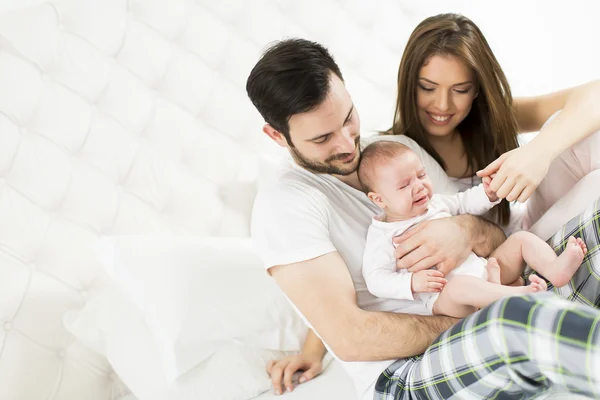 Lycklig familj med barn — Stockfoto