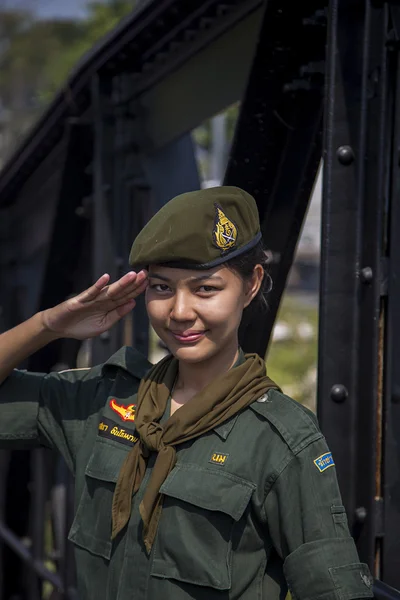 Ung kvinna i uniform — Stockfoto