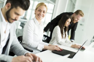 Ofisteki iş adamları.