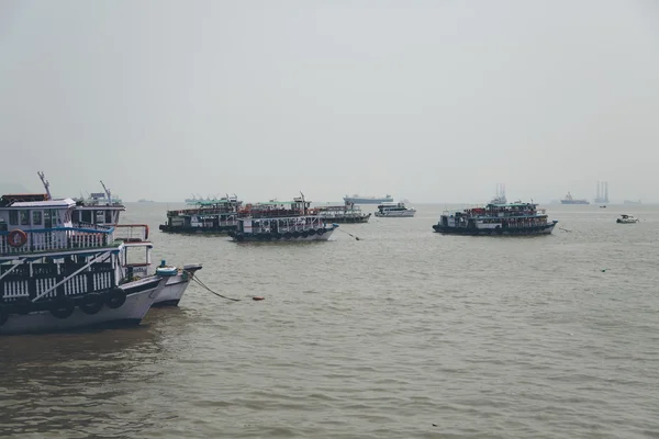 Transport par eau en Mumbai — Photo