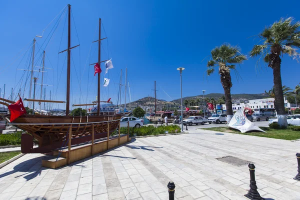 Unidentified people on the street of Bodrum — Stock Photo, Image