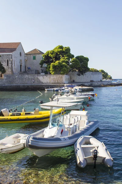 クロアチアのフヴァル島でボート — ストック写真