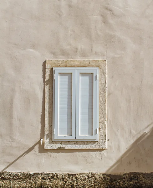 Weißes Fenster geschlossen — Stockfoto