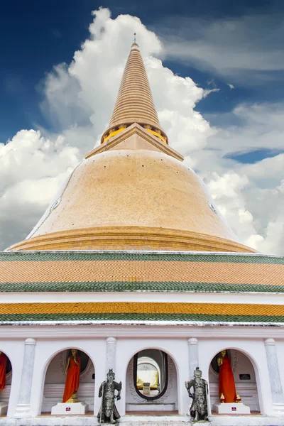 Фра Pathommachedi храму в Накхон Патом, Таїланд — стокове фото
