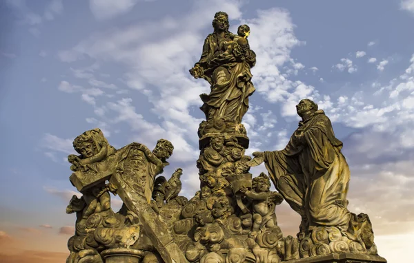 Statue de la Vierge et Saint Bernard — Photo