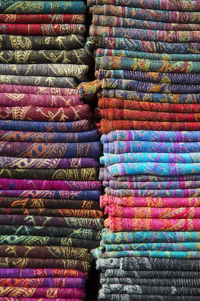 Fényes textilipari a piacon — Stock Fotó