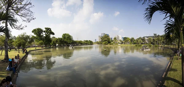 Unbekannte in Lumpinpark — Stockfoto