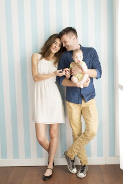 Mutlu genç aile