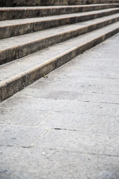 Widok na schody betonowe — Zdjęcie stockowe