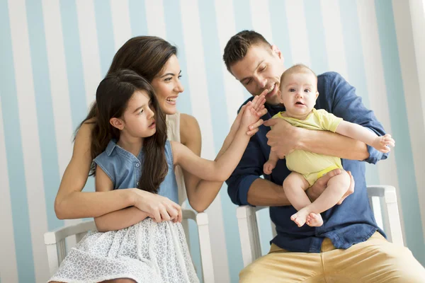 Young parents with daughers — Stock Photo, Image