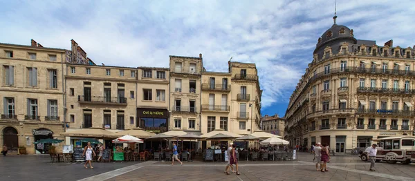 Neznámých lidí na Place de la Comedie — Stock fotografie